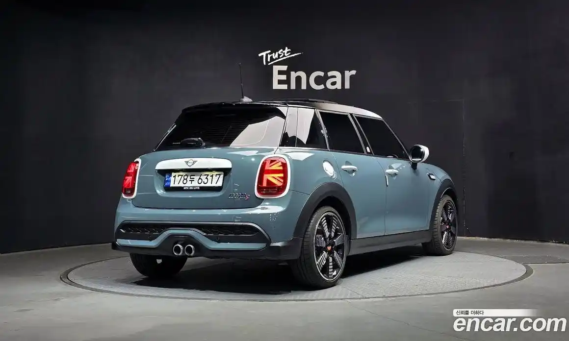 Mini Cooper 2023 2.0 Автомат в Москве № 203956, фото 19