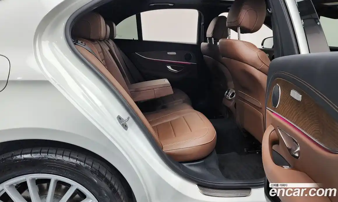 Mercedes-Benz E-Class 2023 2.0 Автомат в Москве № 206202, фото 13