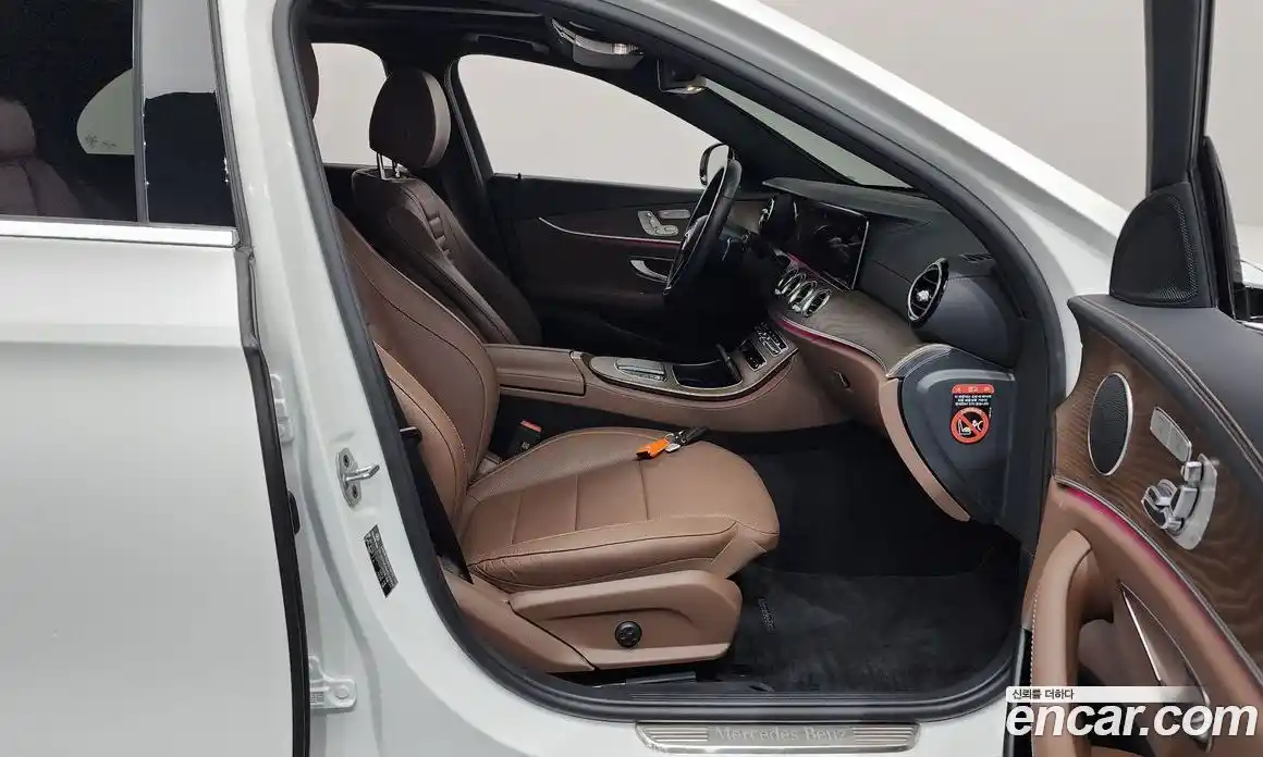 Mercedes-Benz E-Class 2023 2.0 Автомат в Москве № 206202, фото 17