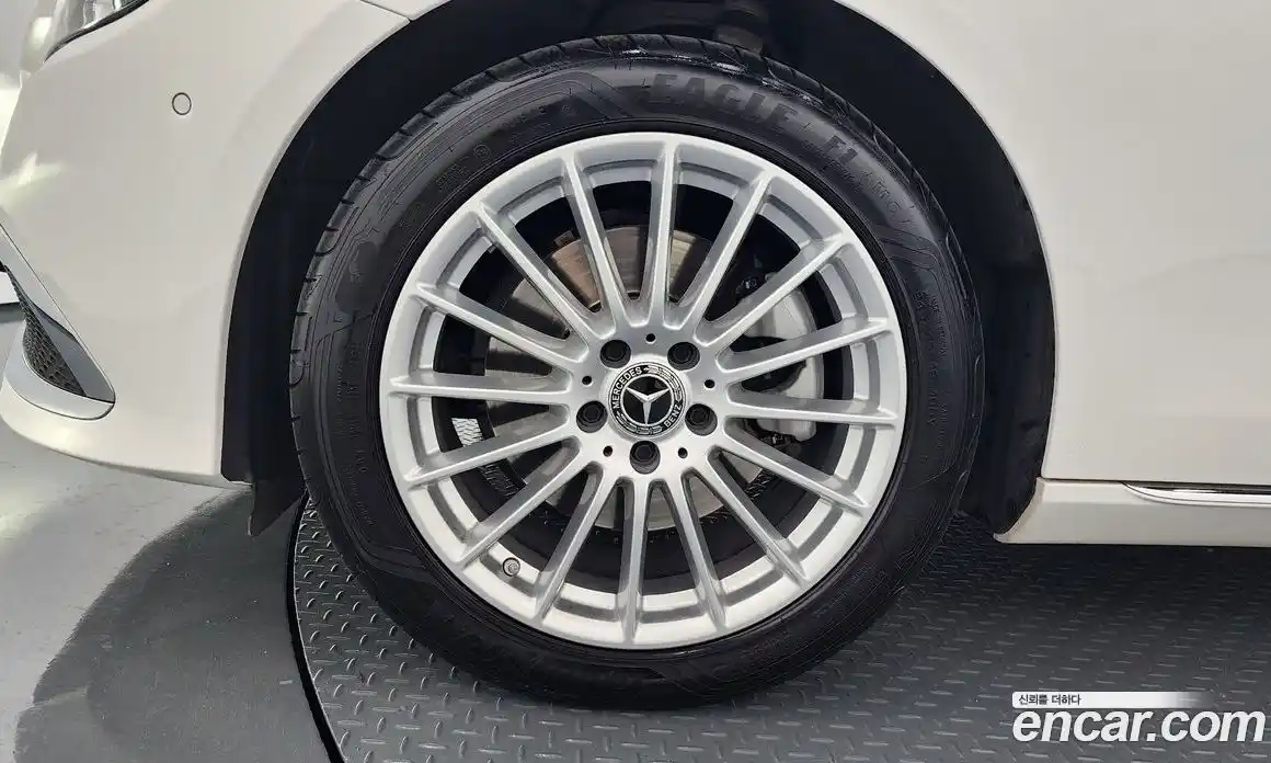 Mercedes-Benz E-Class 2023 2.0 Автомат в Москве № 206202, фото 6