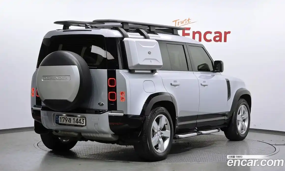 Land Rover Defender 2022 3.0 Автомат в Москве № 213338, фото 1