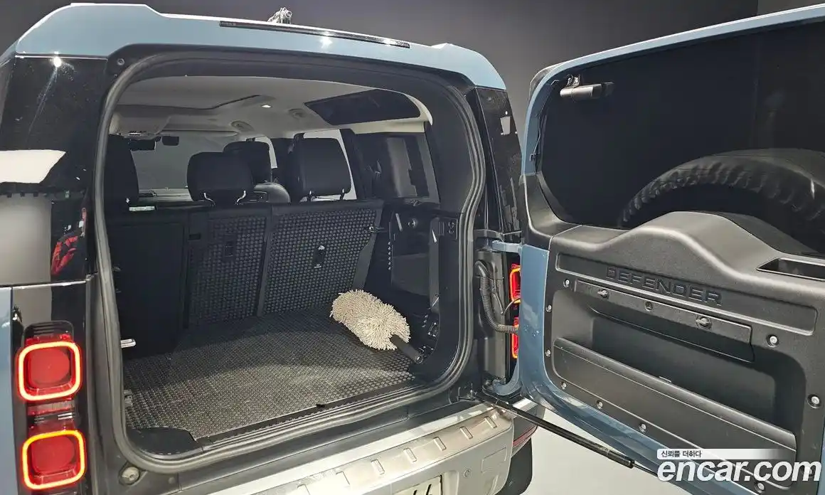 Land Rover Defender 2022 3.0 Автомат в Москве № 213609, фото 9