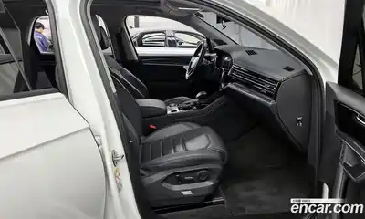 Volkswagen Touareg 2021 3.0 Автомат в Москве № 215023, миниатюра 4