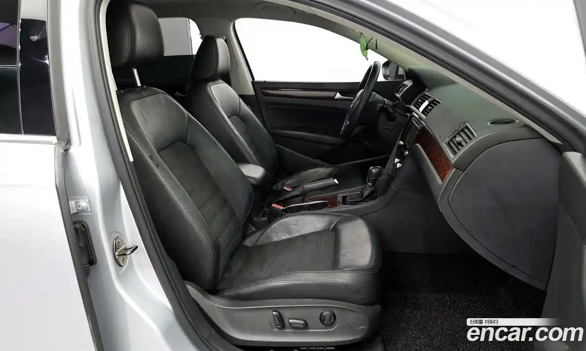 Volkswagen Passat 2013 2.5 Автомат в Москве № 215128, фото 14