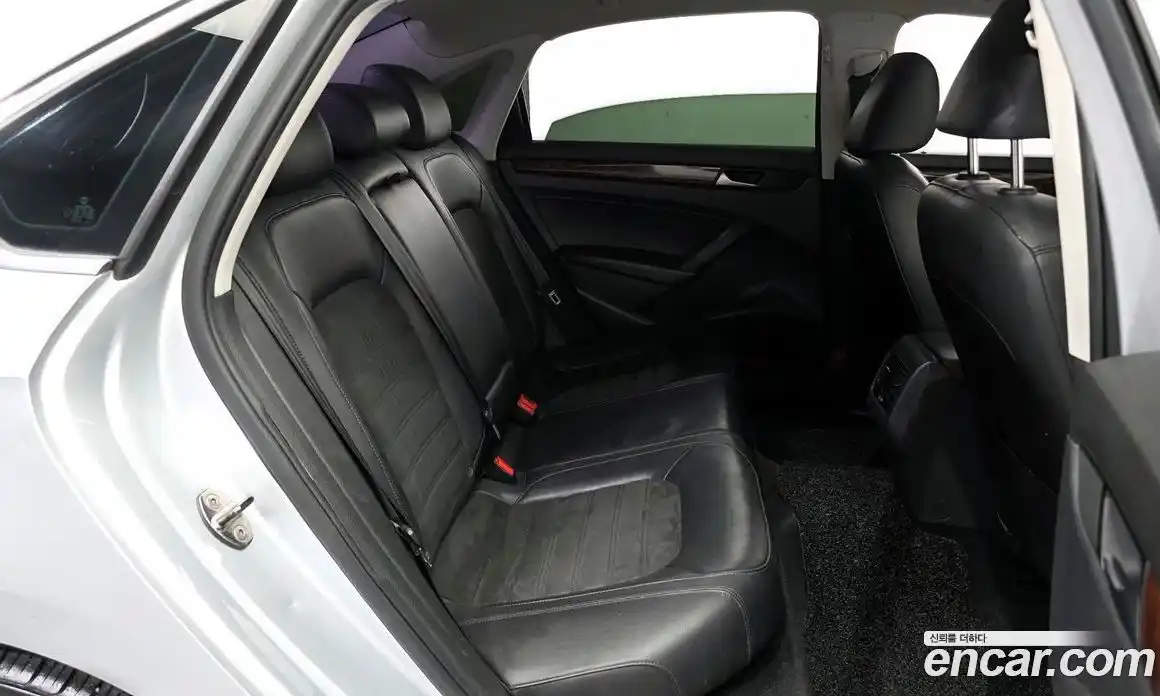 Volkswagen Passat 2013 2.5 Автомат в Москве № 215128, фото 16