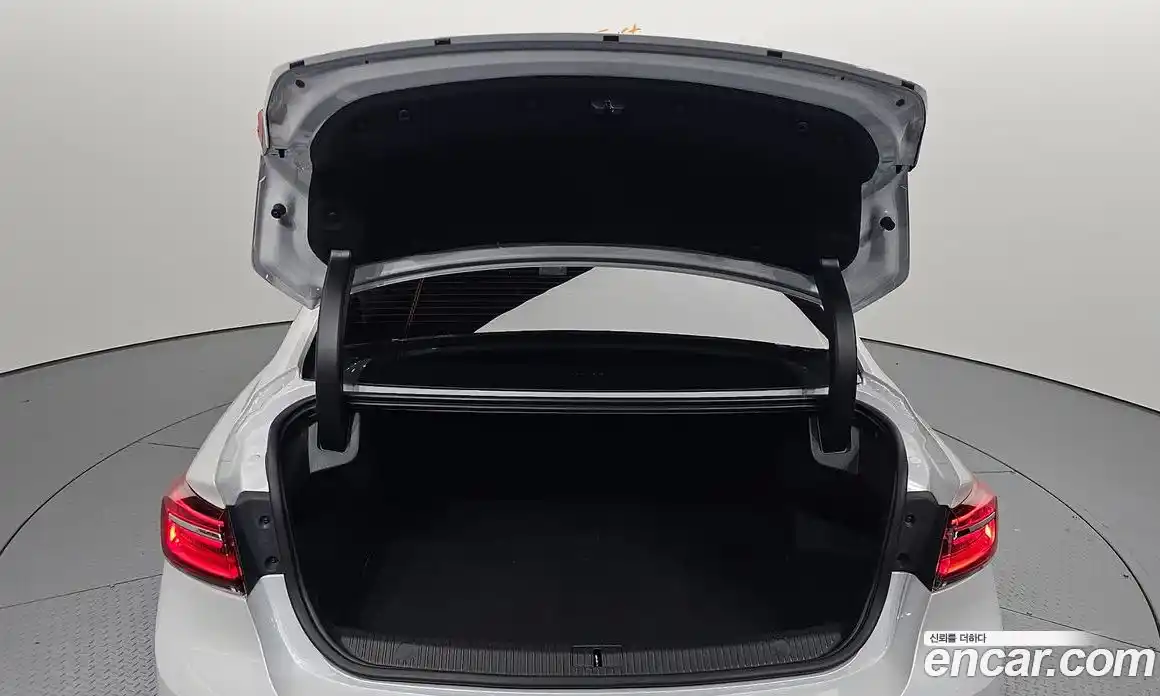 Renault SM6 2023 2.0 Автомат в Москве № 221245, фото 13