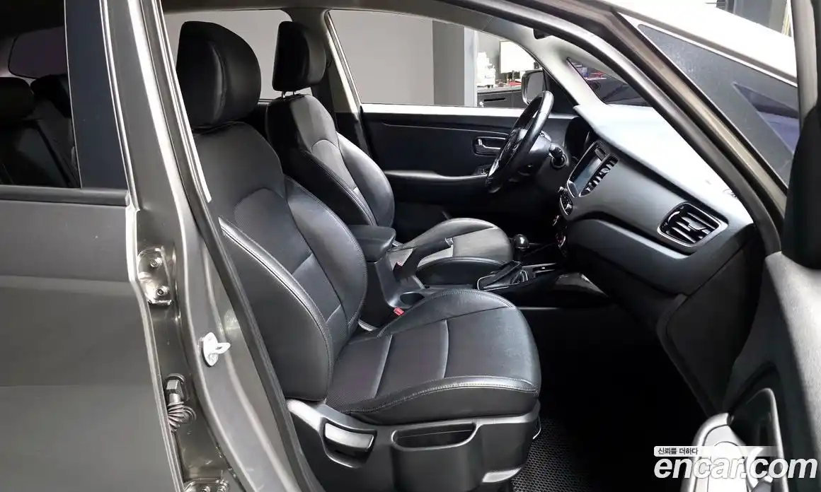 Kia Carens 2014 1.7 Автомат в Москве № 269695, фото 11