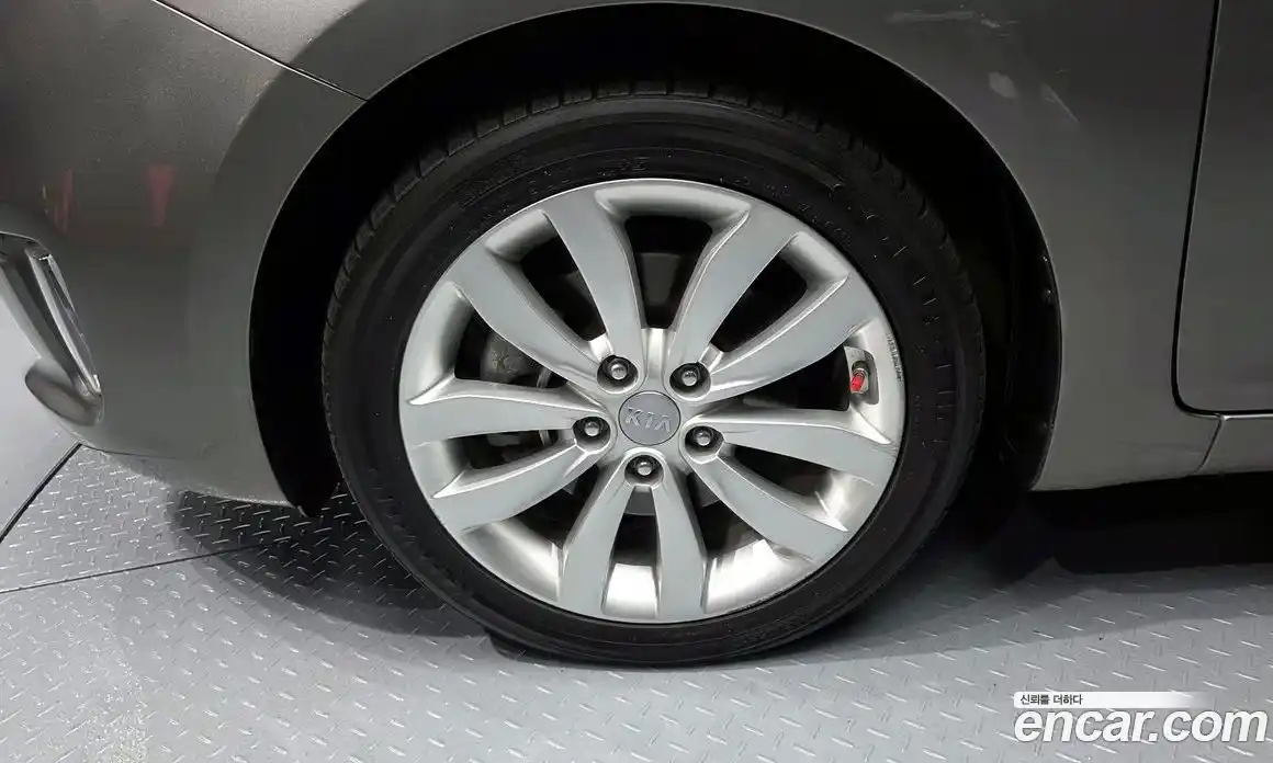 Kia Carens 2014 1.7 Автомат в Москве № 269695, фото 5