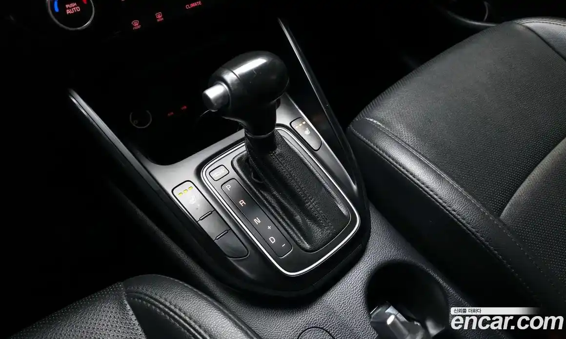 Kia Carens 2014 1.7 Автомат в Москве № 269695, фото 9