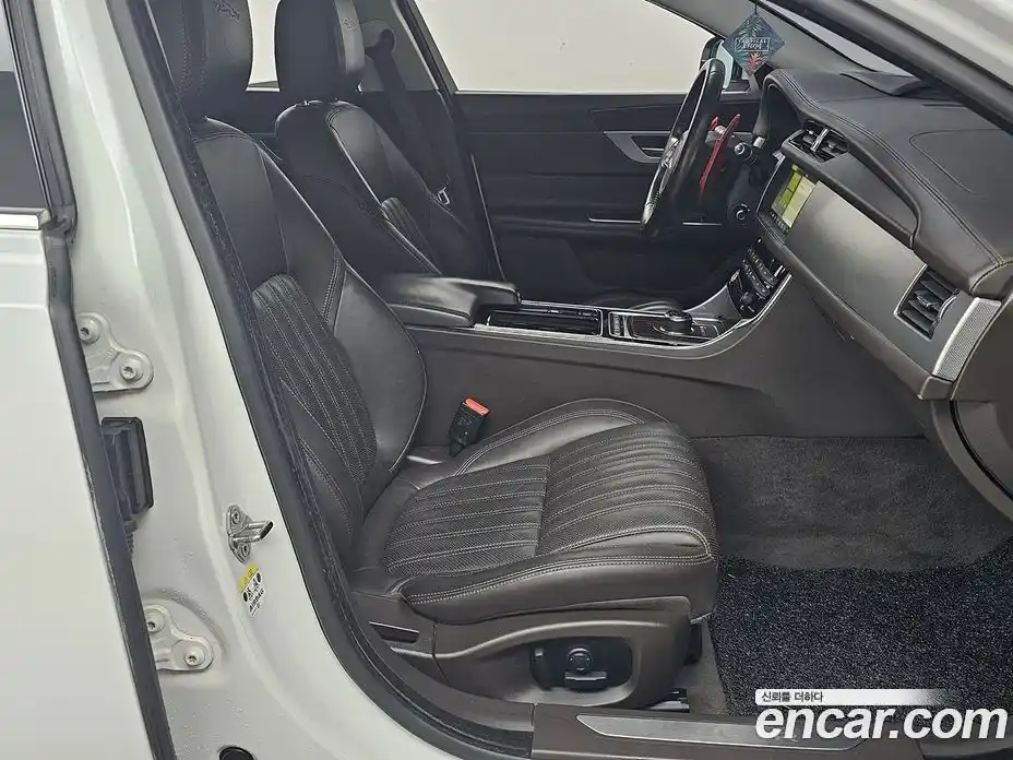 Jaguar XF 2017 2.0 Автомат в Москве № 283811, фото 10