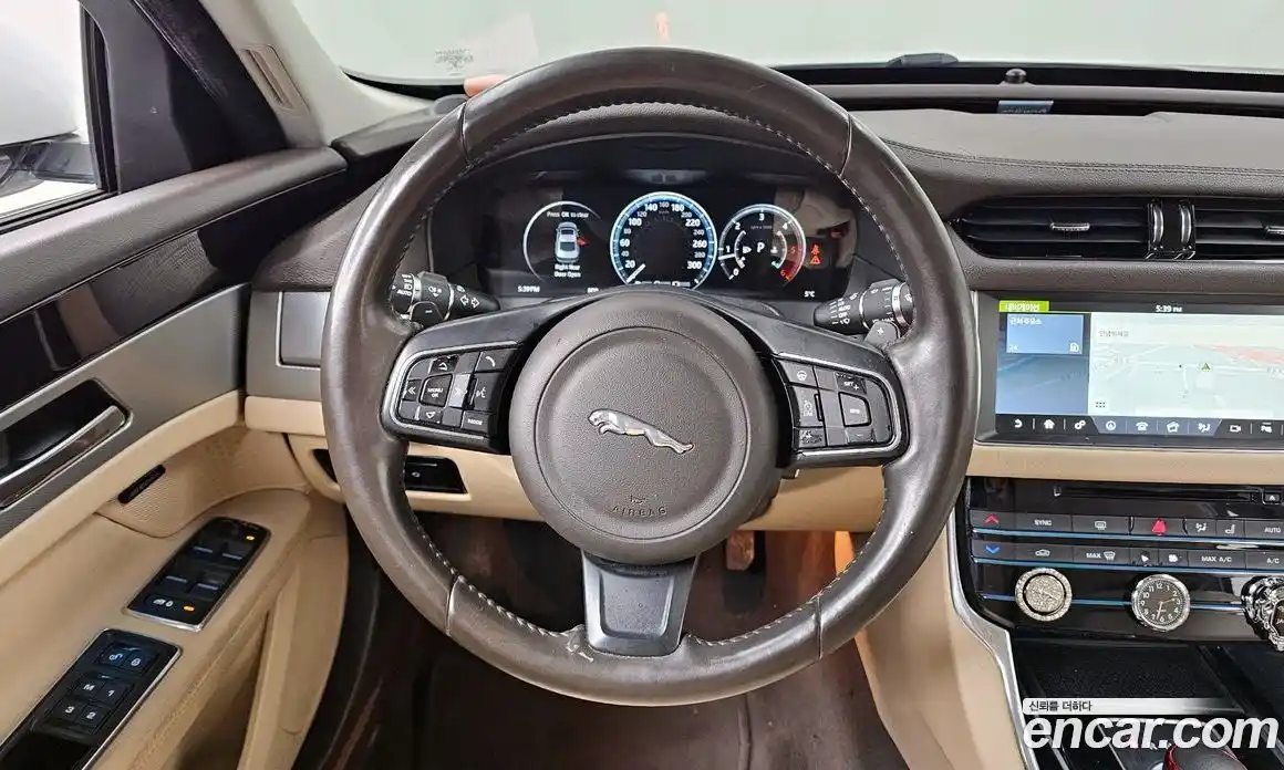 Jaguar XF 2016 2.0 Автомат в Москве № 283837, фото 13