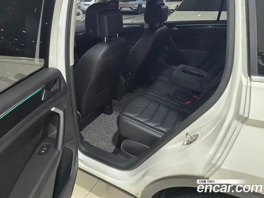 Volkswagen Tiguan 2023 2.0 Автомат в Москве № 296292, фото 12