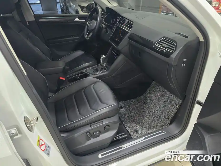 Volkswagen Tiguan 2023 2.0 Автомат в Москве № 296292, фото 16