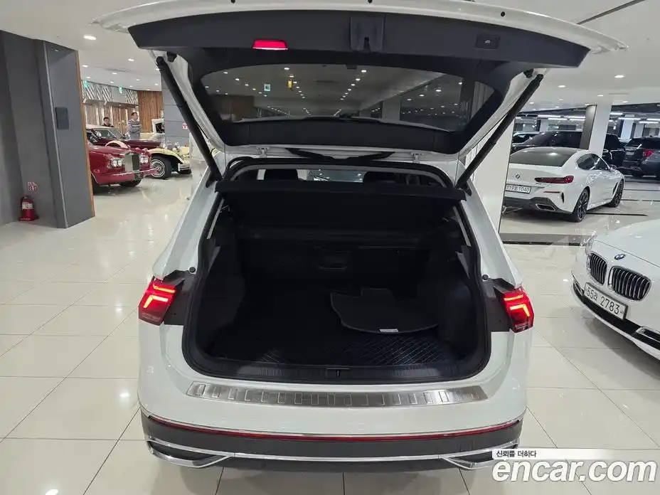 Volkswagen Tiguan 2023 2.0 Автомат в Москве № 296292, фото 18