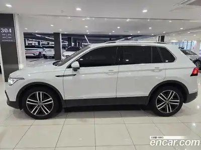 Volkswagen Tiguan 2023 2.0 Автомат в Москве № 296292, миниатюра 3