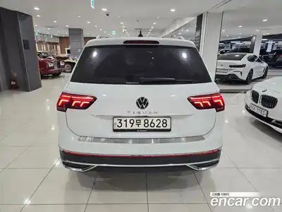 Volkswagen Tiguan 2023 2.0 Автомат в Москве № 296292, миниатюра 4