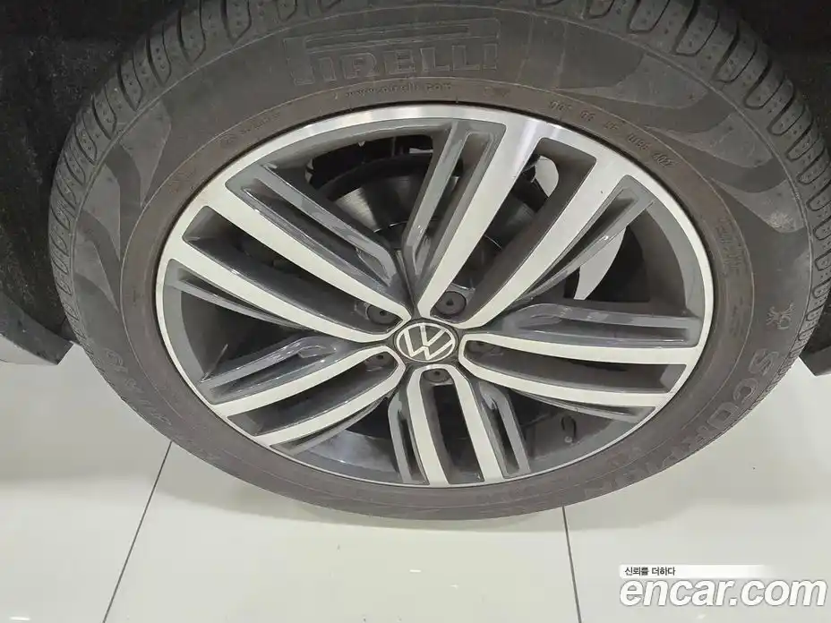 Volkswagen Tiguan 2023 2.0 Автомат в Москве № 296292, фото 5