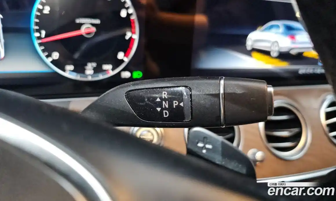 Mercedes-Benz E-Class 2018 2.0 Автомат в Москве № 325132, фото 15