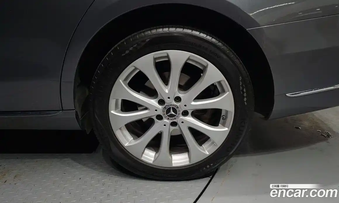 Mercedes-Benz E-Class 2018 2.0 Автомат в Москве № 325132, фото 17