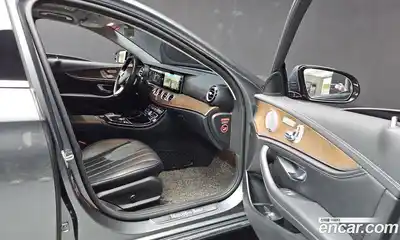 Mercedes-Benz E-Class 2018 2.0 Автомат в Москве № 325132, миниатюра 2