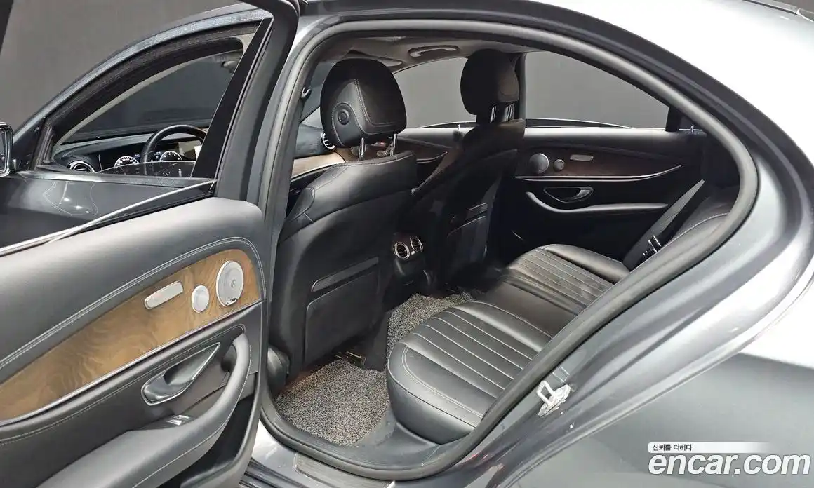 Mercedes-Benz E-Class 2018 2.0 Автомат в Москве № 325132, фото 6