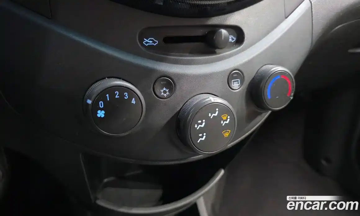 Chevrolet Spark 2012 1.0 Автомат в Москве № 332687, фото 12