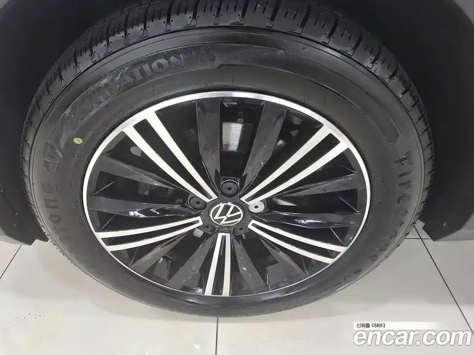 Volkswagen Tiguan 2023 2.0 Автомат в Москве № 357654, фото 5