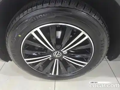 Volkswagen Tiguan 2023 2.0 Автомат в Москве № 357654, миниатюра 5