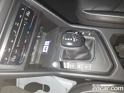 Volkswagen Tiguan 2023 2.0 Автомат в Москве № 357654, миниатюра 9