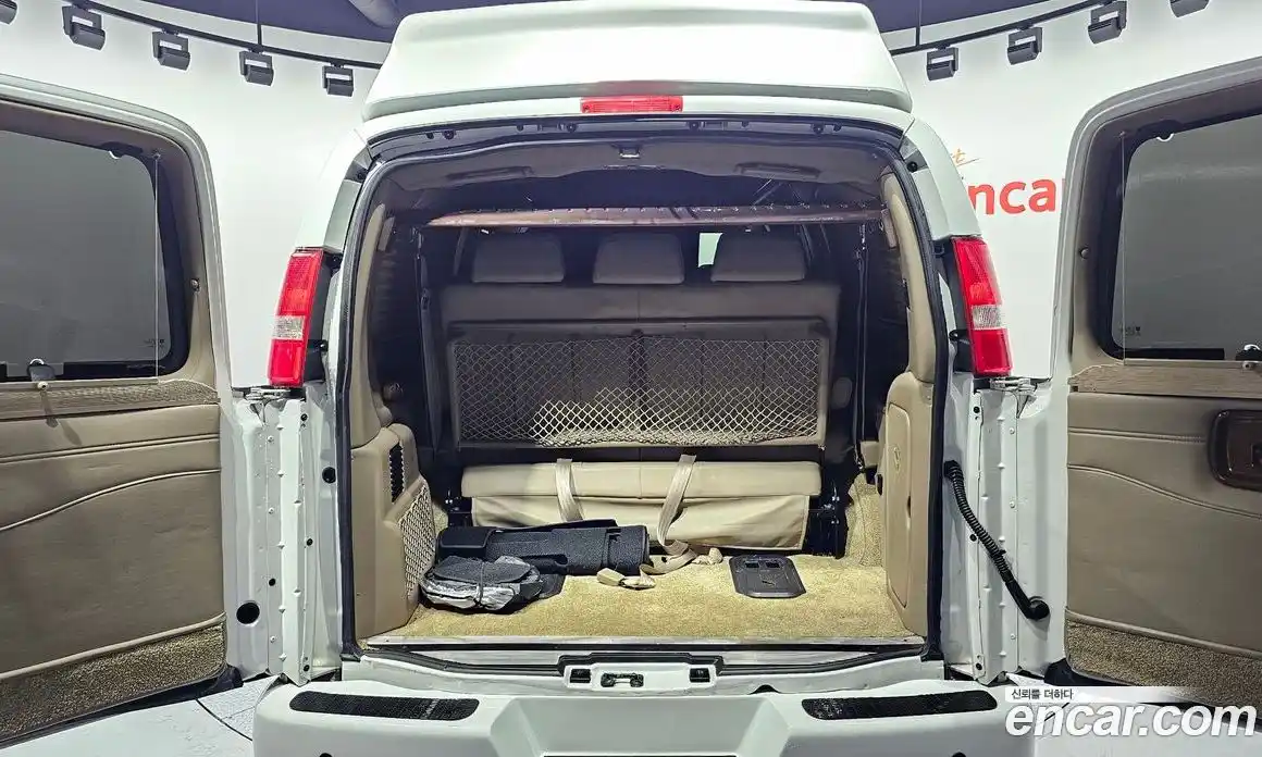 Chevrolet Express Van 2018 6.0 Автомат в Москве № 385365, фото 20