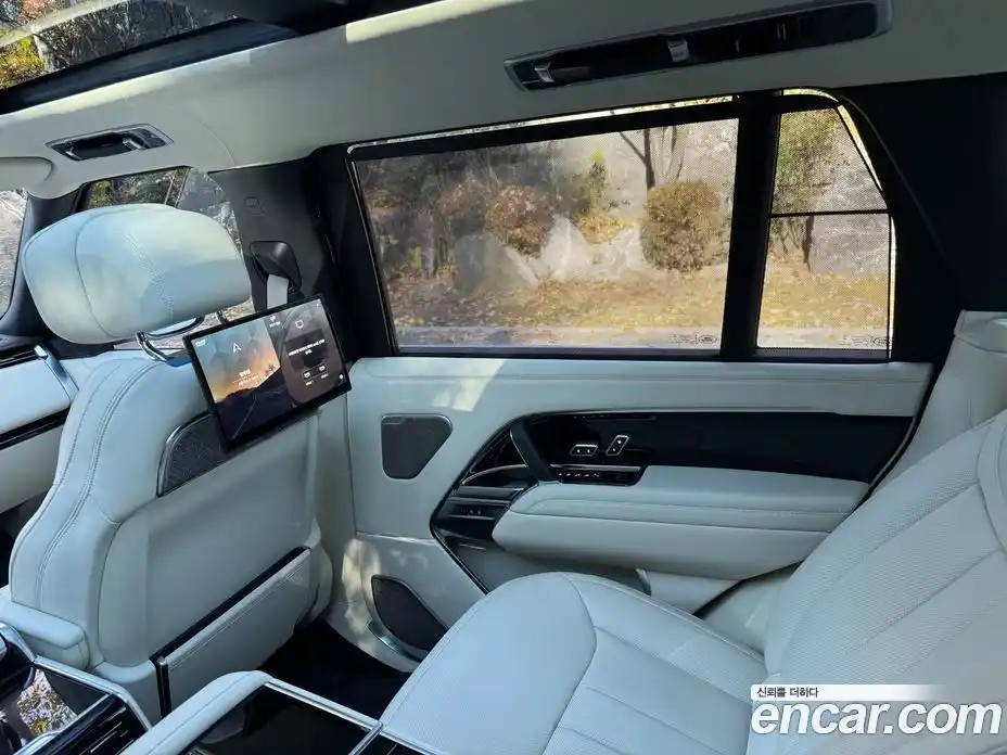 Land Rover Range-Rover 2024 4.4 Автомат в Москве № 416464, фото 11