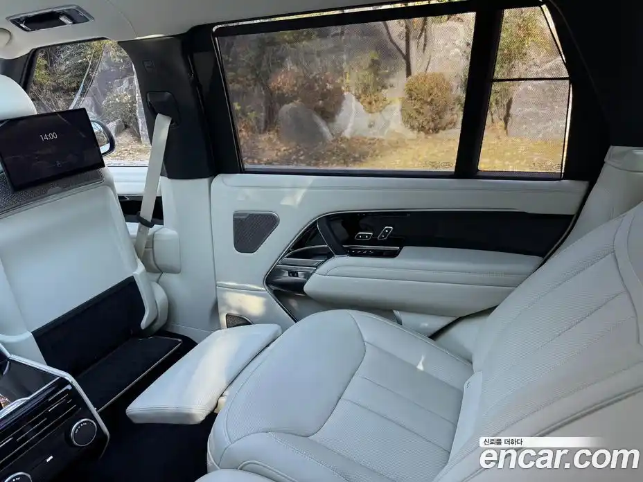 Land Rover Range-Rover 2024 4.4 Автомат в Москве № 416464, фото 12