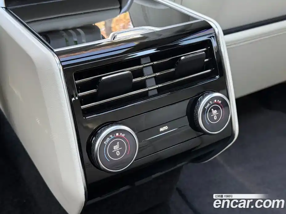 Land Rover Range-Rover 2024 4.4 Автомат в Москве № 416464, фото 17