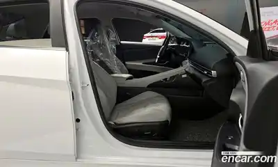 Hyundai Avante 2023 1.6 Автомат в Москве № 47376, миниатюра 11