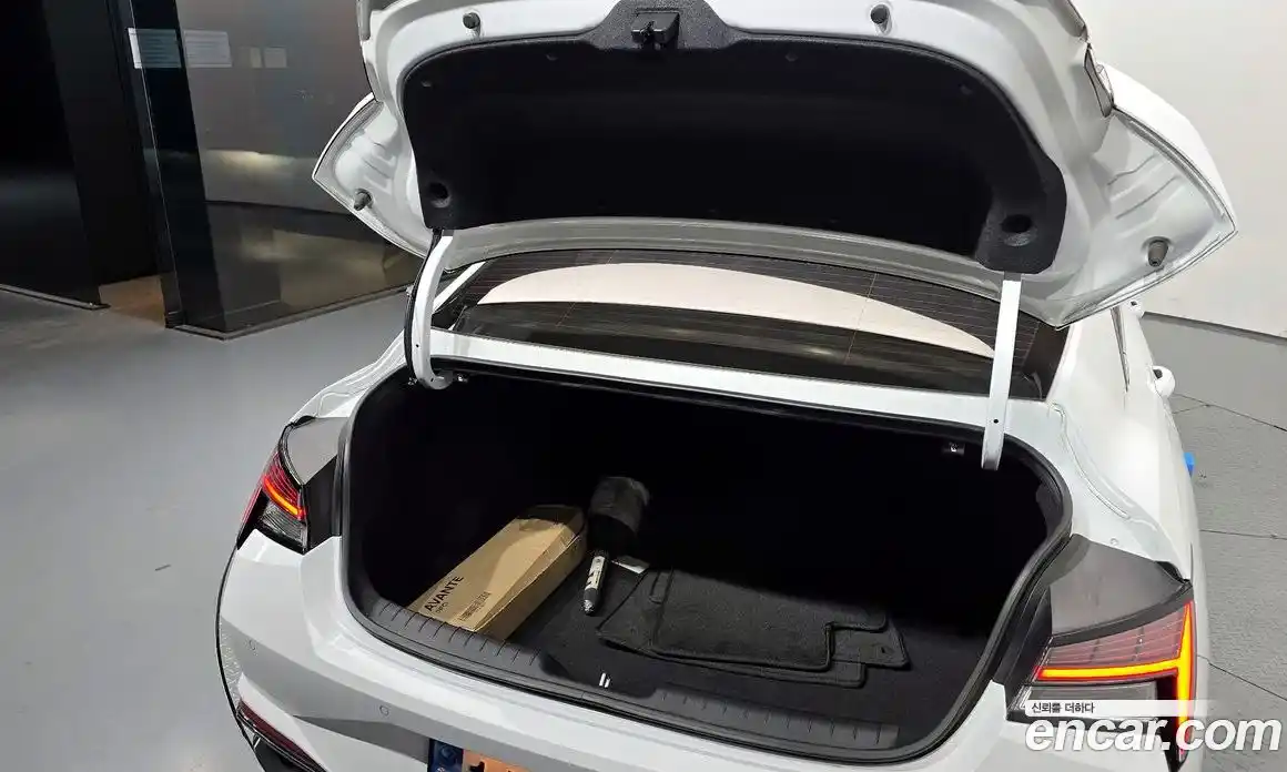 Hyundai Avante 2023 1.6 Автомат в Москве № 47376, фото 20