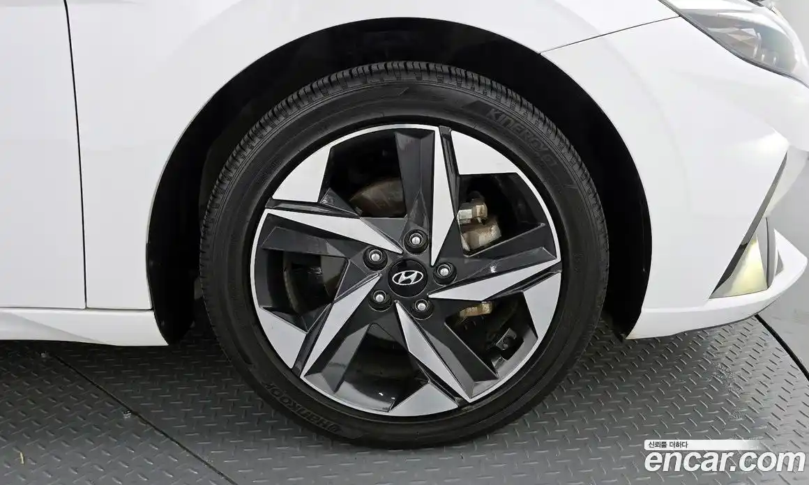 Hyundai Avante 2023 1.6 Автомат в Москве № 47376, фото 5