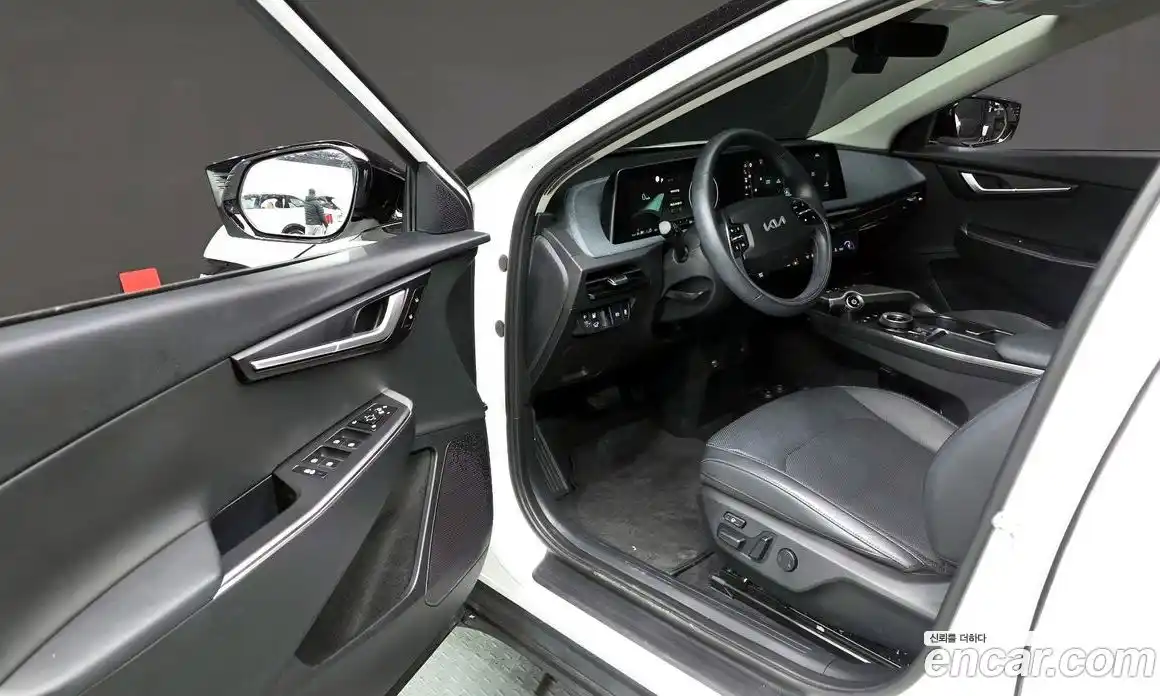 Kia EV6 2023 0.1 Автомат в Москве № 132259, фото 17