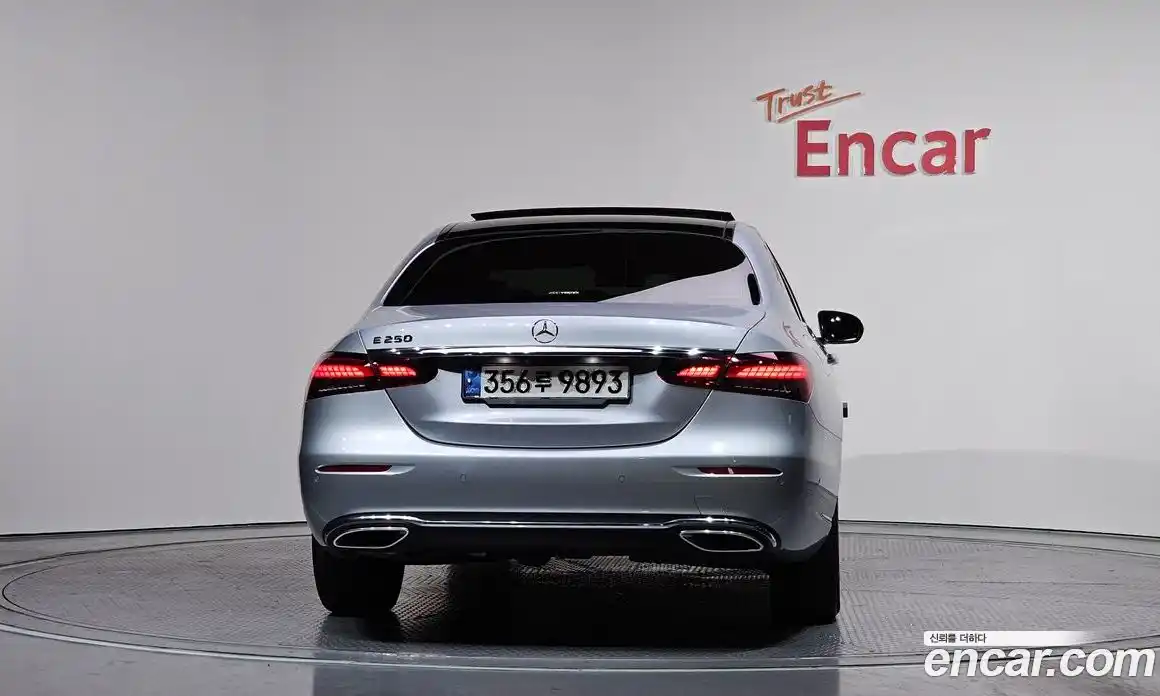 Mercedes-Benz E-Class 2021 2.0 Автомат в Москве № 142056, фото 4