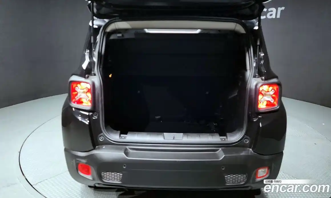 Jeep Renegade 2021 2.4 Автомат в Москве № 147642, фото 9