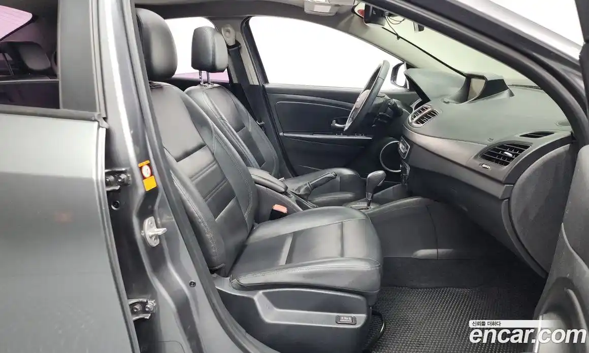 Renault SM3 2017 1.6 Автомат в Москве № 148299, фото 1