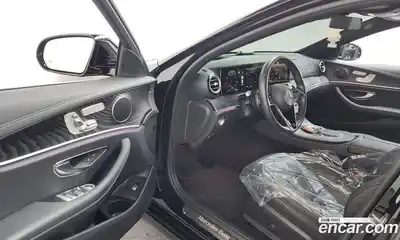 Mercedes-Benz E-Class 2023 2.0 Автомат в Москве № 160544, миниатюра 2