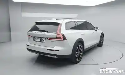 Volvo V60 2024 2.0 Автомат в Москве № 164754, миниатюра 2