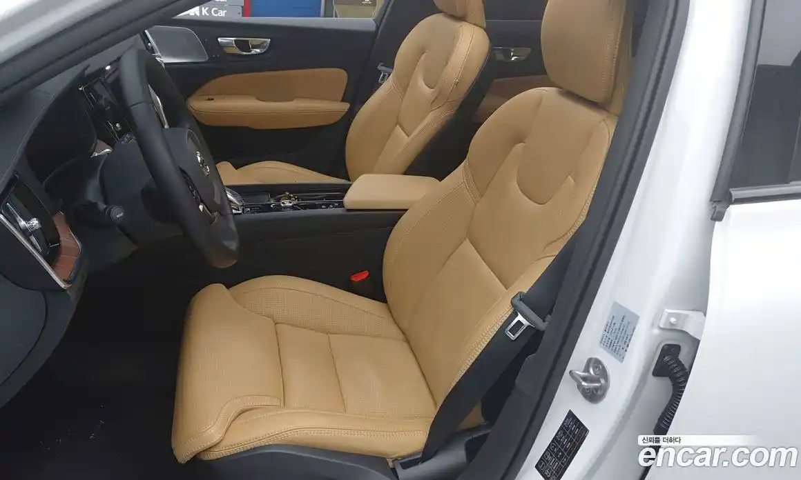 Volvo V60 2024 2.0 Автомат в Москве № 164754, фото 5