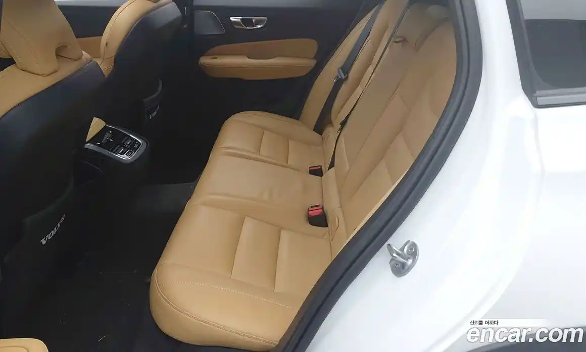 Volvo V60 2024 2.0 Автомат в Москве № 164754, фото 6