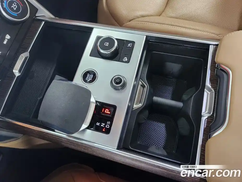 Land Rover Range-Rover 2023 4.4 Автомат в Москве № 166828, фото 15