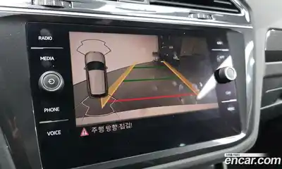 Volkswagen Tiguan 2022 2.0 Автомат в Москве № 168570, миниатюра 3