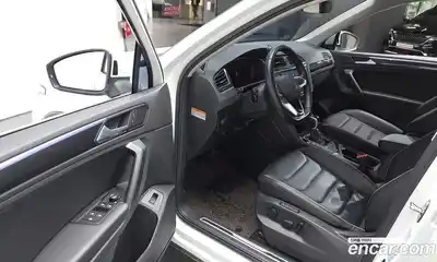 Volkswagen Tiguan 2022 2.0 Автомат в Москве № 168570, миниатюра 6