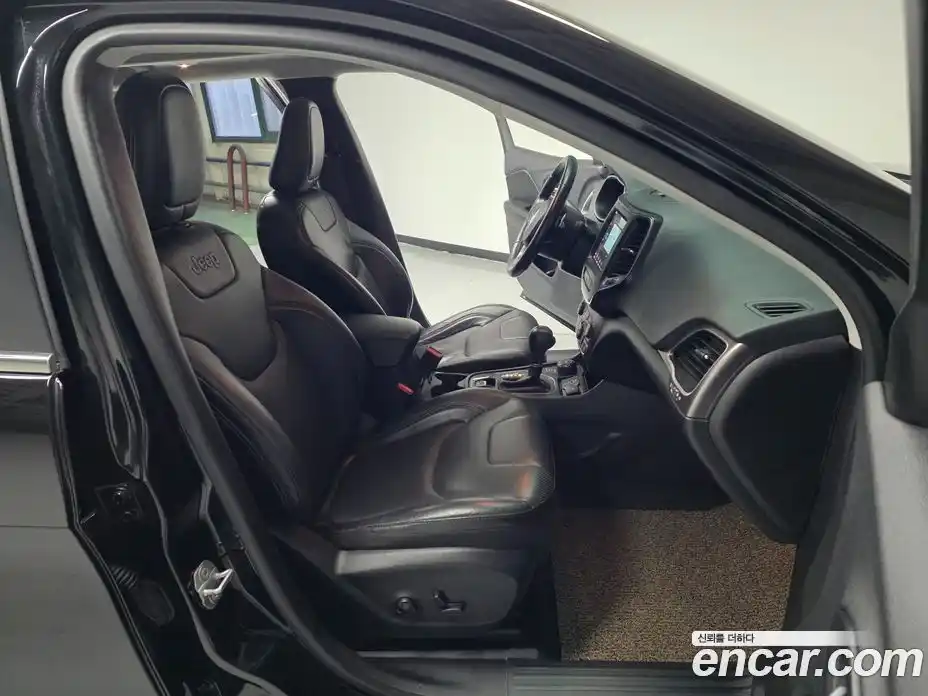 Jeep Cherokee 2019 2.4 Автомат в Москве № 170069, фото 11