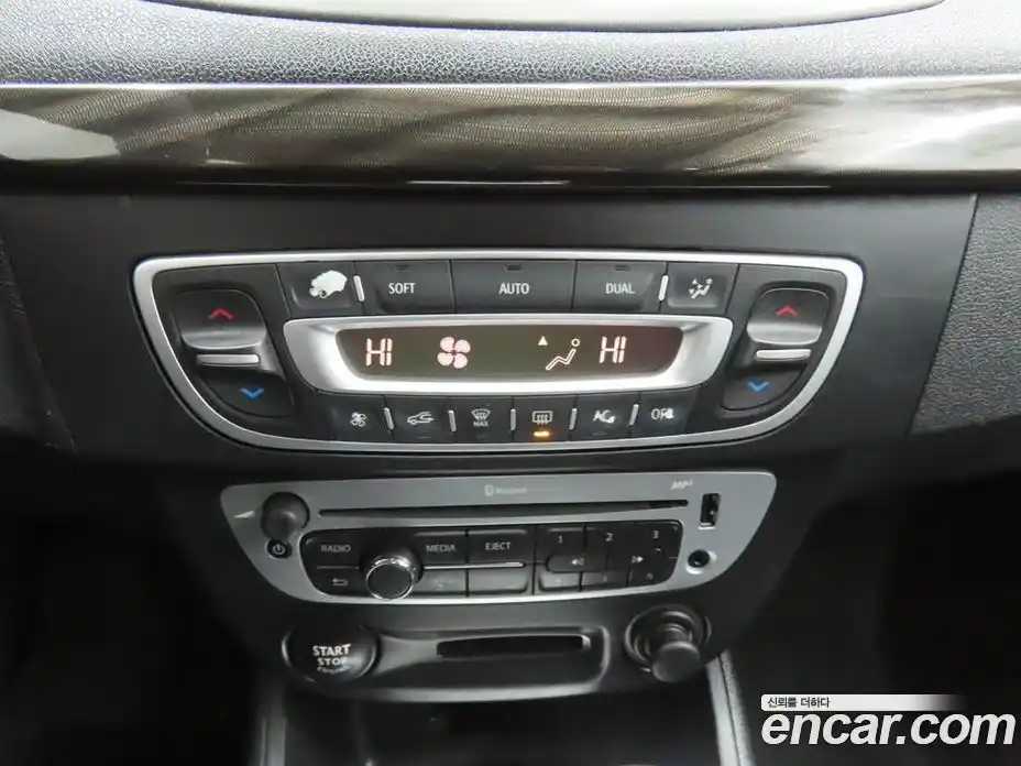 Renault SM3 2014 1.6 Автомат в Москве № 186222, фото 12