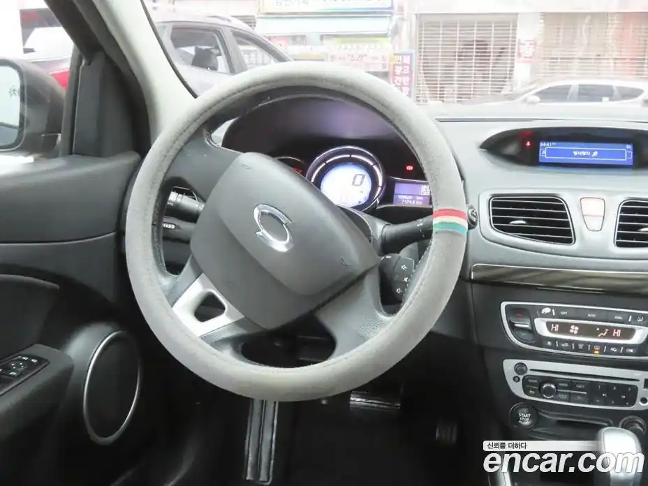 Renault SM3 2014 1.6 Автомат в Москве № 186222, фото 14